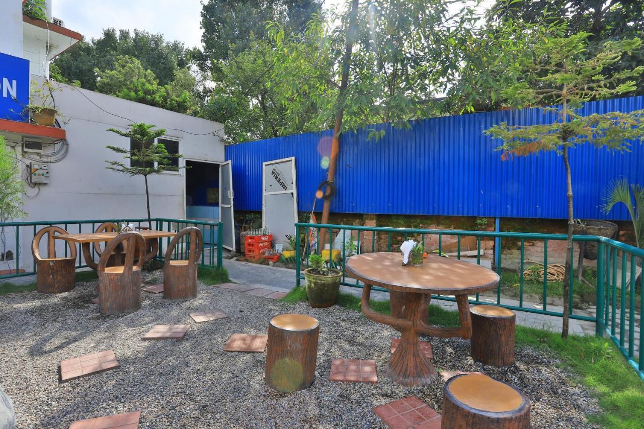 Oyo 591 Hotel Blue Moon Dharampur Zewnętrze zdjęcie